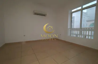Apartment - 2 Bedrooms - 2 Bathrooms for rent in Umm Ghwailina Comm - Umm Ghuwalina - Umm Ghuwailina - Doha