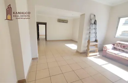 Apartment - 2 Bedrooms - 3 Bathrooms for rent in Umm Ghuwailina - Doha