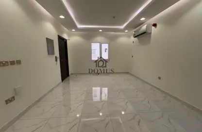 شقة - 2 غرف نوم - 2 حمامات للايجار في مدينة خليفة جنوب - مدينة خليفة - الدوحة