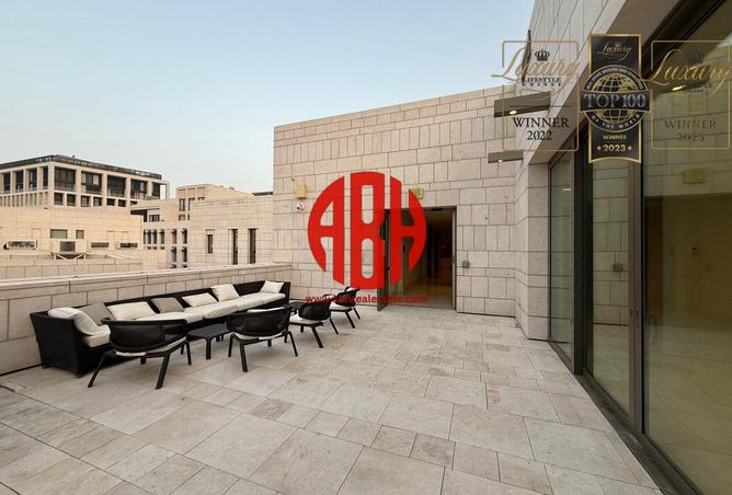 912250 - Property Image 2