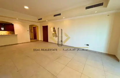 Apartment - 1 Bedroom - 2 Bathrooms for rent in West Porto Drive - Porto Arabia - The Pearl Island - Doha