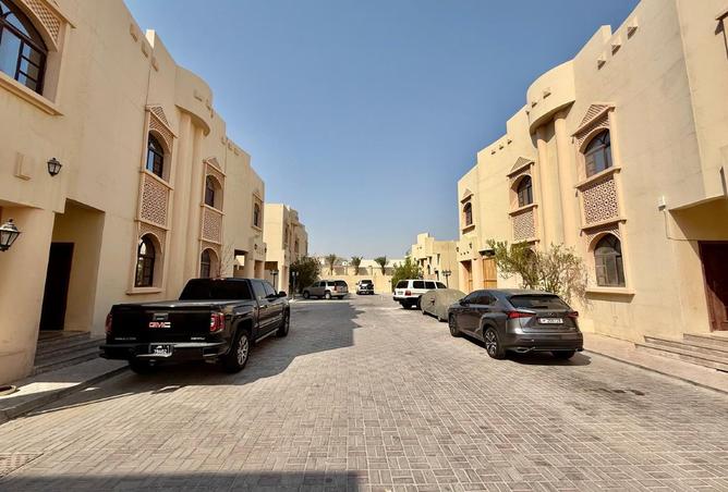 943575 - Property Image 2