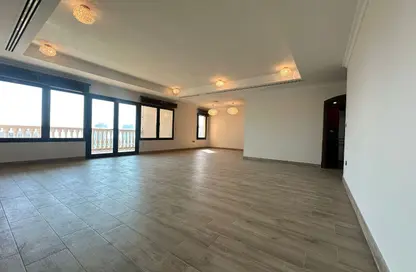 Apartment - 2 Bedrooms - 3 Bathrooms for rent in West Porto Drive - Porto Arabia - The Pearl Island - Doha