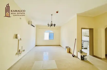 Apartment - 2 Bedrooms - 2 Bathrooms for rent in Umm Ghuwailina 4 - Umm Ghuwailina - Doha