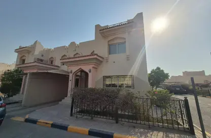 مجمع سكني - 4 غرف نوم - 5 حمامات للايجار في الدحيل - الدحيل - الدوحة