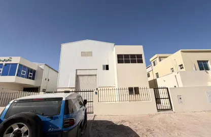 مخزن - استوديو - 8 حمامات للايجار في القرية اللوجيستية قطر - الوكرة