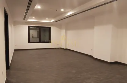 Apartment - 1 Bedroom - 2 Bathrooms for rent in Porto Arabia - The Pearl Island - Doha