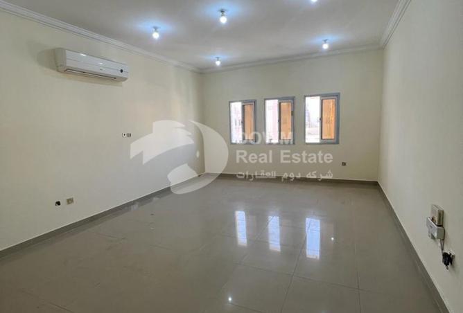 951077 - Property Image 3