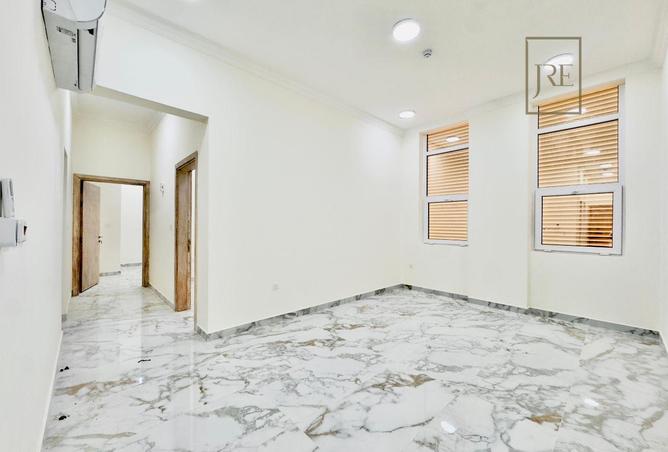 981247 - Property Image 2