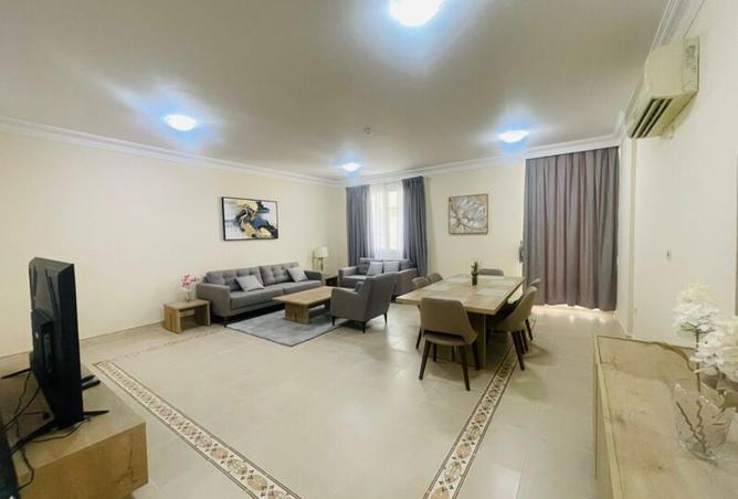 989202 - Property Image 3