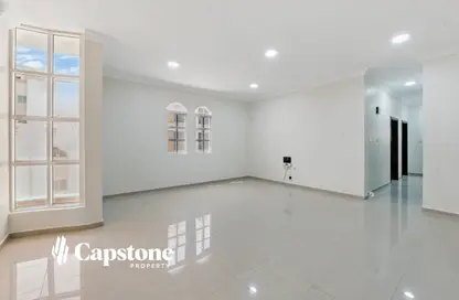 Apartment - 2 Bedrooms - 2 Bathrooms for rent in Al Nasr Street - Al Nasr - Doha
