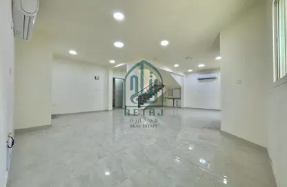 صورة لـ غرفة فارغة مجمع سكني - 6 غرف نوم - 5 حمامات للايجار في شارع  بو هامو - أبو هامور - الدوحة ، صورة رقم 1