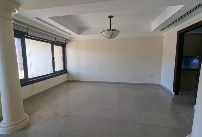 989870 - Property Image 2