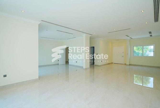 942642 - Property Image 2