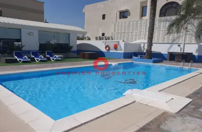 صورة لـ حوض سباحة فيلا - 4 غرف نوم - 4 حمامات للايجار في سلاطة الجديدة - سلاطة - الدوحة ، صورة رقم 1