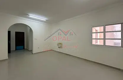 Apartment - 2 Bedrooms - 2 Bathrooms for rent in Bin Omran 46 - Fereej Bin Omran - Doha