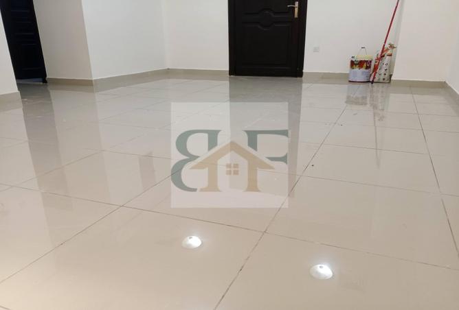 988121 - Property Image 2