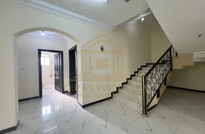 فيلا - 5 غرف نوم - 4 حمامات للايجار في فلل عين خالد - عين خالد - الدوحة