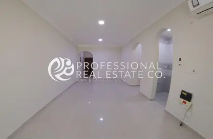 شقة - 3 غرف نوم - 3 حمامات للايجار في روضة الخيل - روضة الخيل - الدوحة