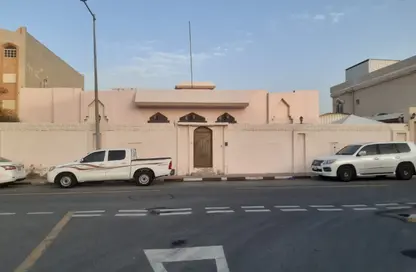 Villa - 4 Bedrooms - 6 Bathrooms for sale in Al Wakra - Al Wakra - Al Wakrah - Al Wakra