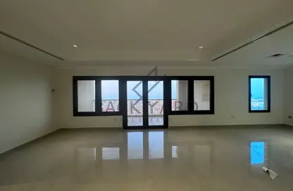 Apartment - 2 Bedrooms - 2 Bathrooms for rent in West Porto Drive - Porto Arabia - The Pearl Island - Doha