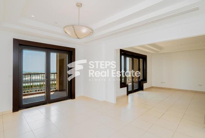 983301 - Property Image 2