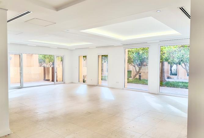 998767 - Property Image 3