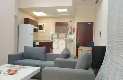 Apartment - 3 Bedrooms - 3 Bathrooms for rent in Thabit Bin Zaid Street - Al Mansoura - Doha