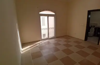 شقة - 2 غرف نوم - 3 حمامات للايجار في فلل الدحيل - الدحيل - الدوحة