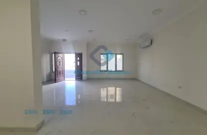 مجمع سكني - 7 غرف نوم - 8 حمامات للايجار في شارع المرخية - المرخية - الدوحة