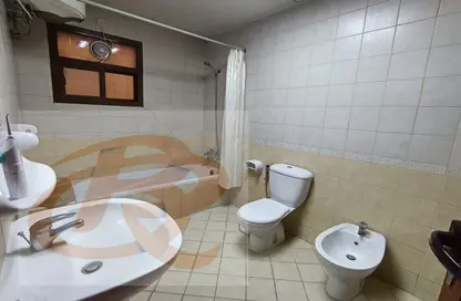 Bathroom image for: Apartment - 2 Bedrooms - 3 Bathrooms for rent in Ibn Asakir Street - Najma - Doha, Image 1