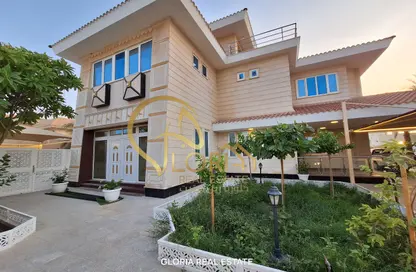 Villa - 4 Bedrooms - 6 Bathrooms for rent in Al Dafna - Al Dafna - Doha