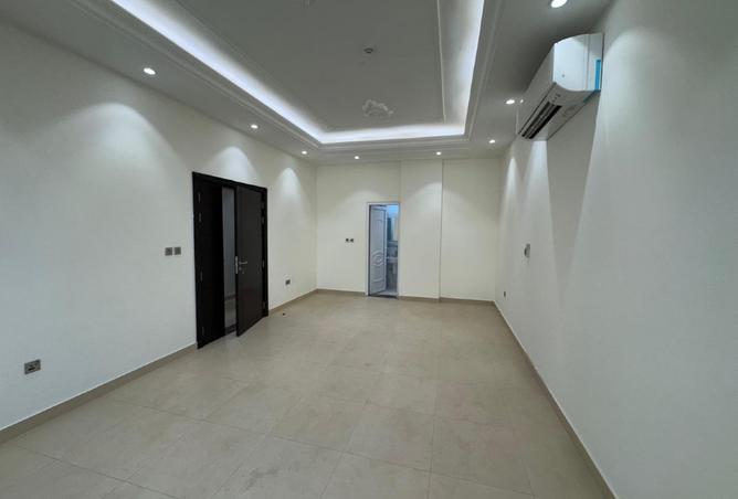 952299 - Property Image 2