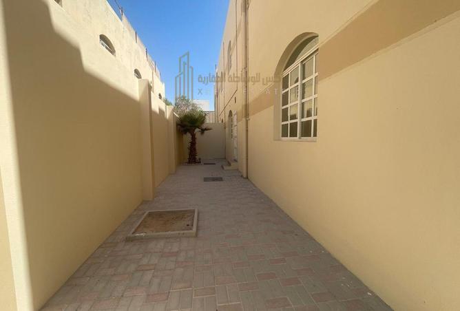 956747 - Property Image 2