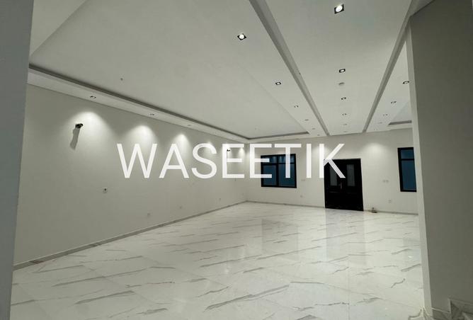 933719 - Property Image 2