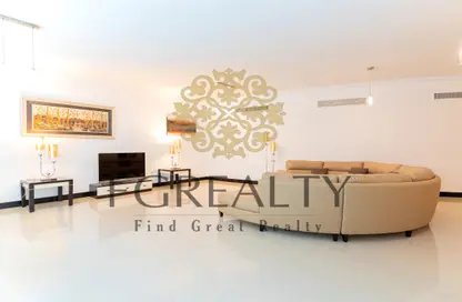 Apartment - 3 Bedrooms - 3 Bathrooms for rent in West Bay - Doha