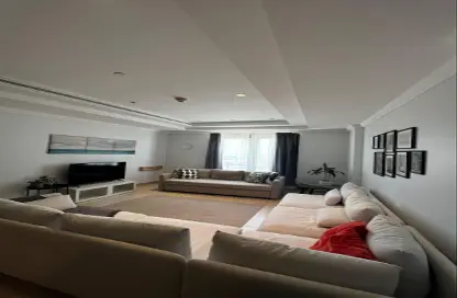 Apartment - 1 Bedroom - 2 Bathrooms for rent in Tower 19 - Porto Arabia - The Pearl Island - Doha