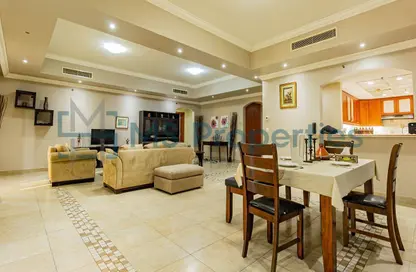 شقة - 2 غرف نوم - 3 حمامات للايجار في طريق بورتو الغربي - بورتو أرابيا - جزيرة اللؤلؤة - الدوحة