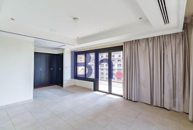 988156 - Property Image 3