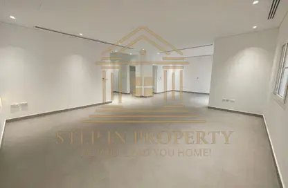 Villa - 3 Bedrooms - 5 Bathrooms for rent in Umm Al Seneem Street - Ain Khaled - Doha