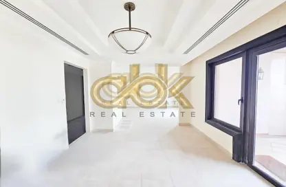 شقة - 2 غرف نوم - 3 حمامات للايجار في طريق بورتو الشرقي - بورتو أرابيا - جزيرة اللؤلؤة - الدوحة