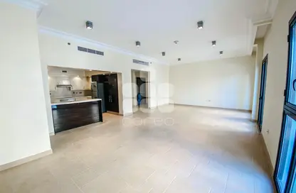 Apartment - 3 Bedrooms - 4 Bathrooms for rent in Mercato - Qanat Quartier - The Pearl Island - Doha