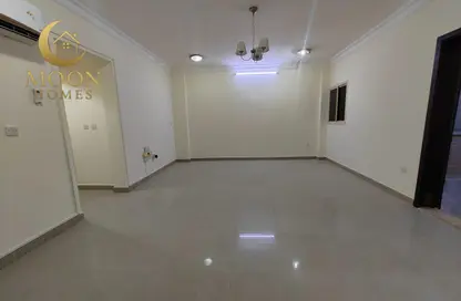 Apartment - 1 Bedroom - 2 Bathrooms for rent in Umm Ghwailina Comm - Umm Ghuwalina - Umm Ghuwailina - Doha