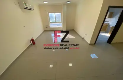 Empty Room image for: Apartment - 2 Bedrooms - 2 Bathrooms for rent in Asim Bin Omar Street - Al Mansoura - Doha, Image 1