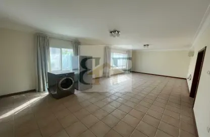 Apartment - 3 Bedrooms - 3 Bathrooms for rent in Al Mansoura - Al Mansoura - Doha