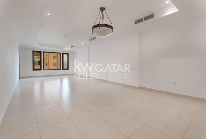 942403 - Property Image 2