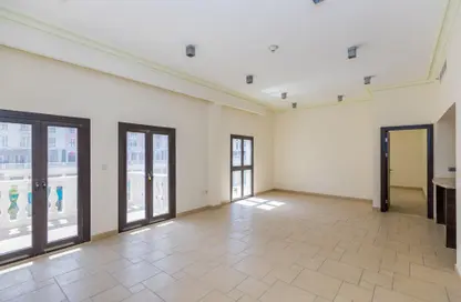Empty Room image for: Apartment - 3 Bedrooms - 3 Bathrooms for rent in Chateau - Qanat Quartier - The Pearl Island - Doha, Image 1