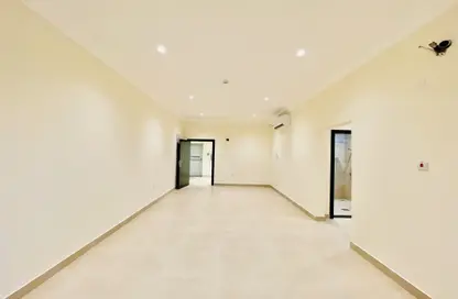 Apartment - 2 Bedrooms - 2 Bathrooms for rent in Al Nuaija - Doha
