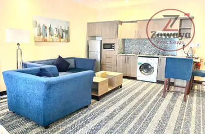 Living Room image for: Apartment - 1 Bathroom for rent in Corniche Road - Corniche Road - Doha, Image 1