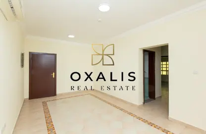 Apartment - 2 Bedrooms - 2 Bathrooms for rent in Doha Al Jadeed - Doha